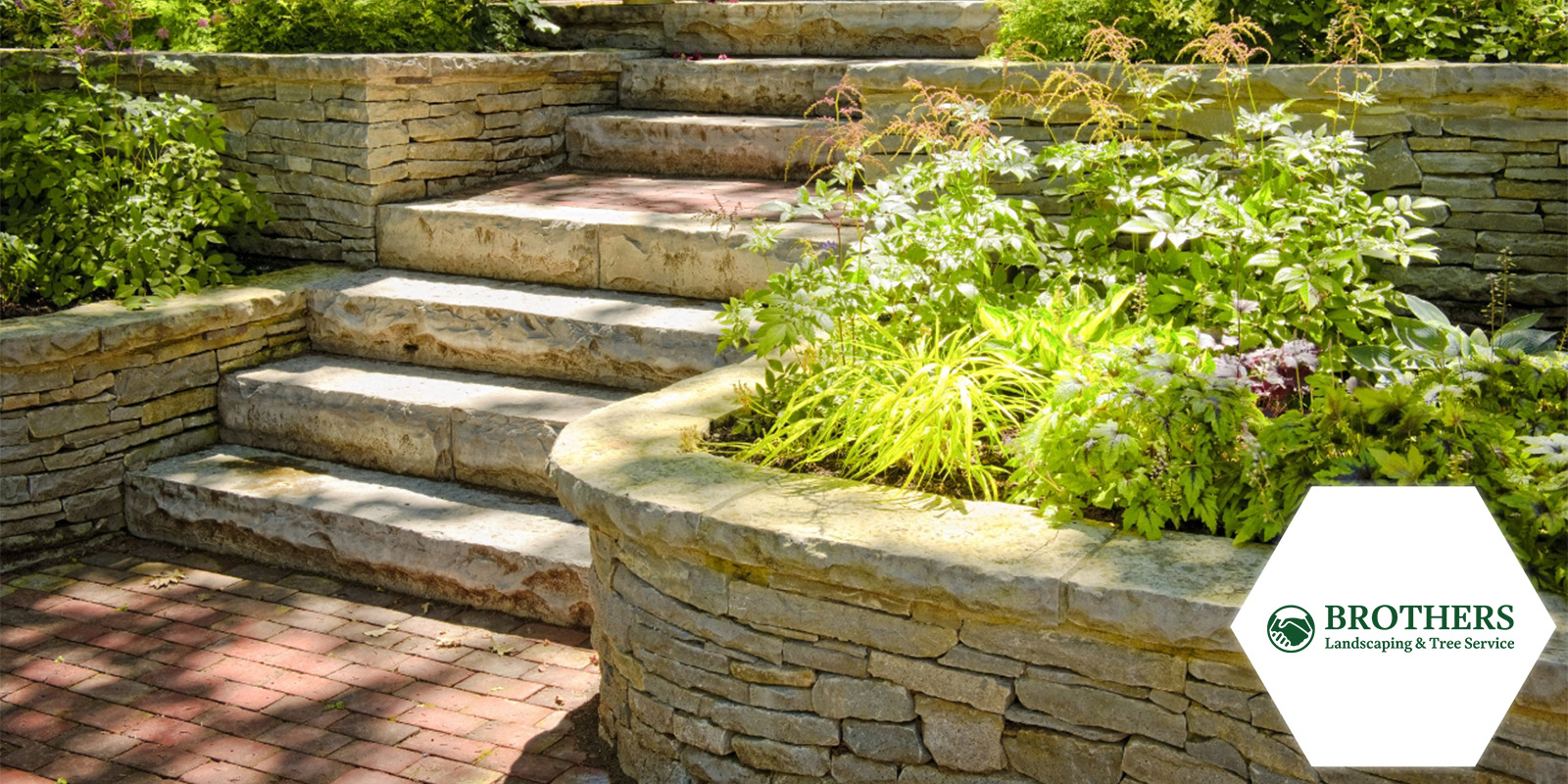 Retaining wall creating increased usable space in a garden